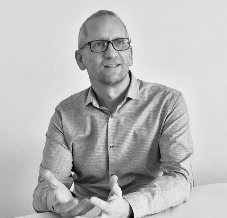 Dr Simon Cooper